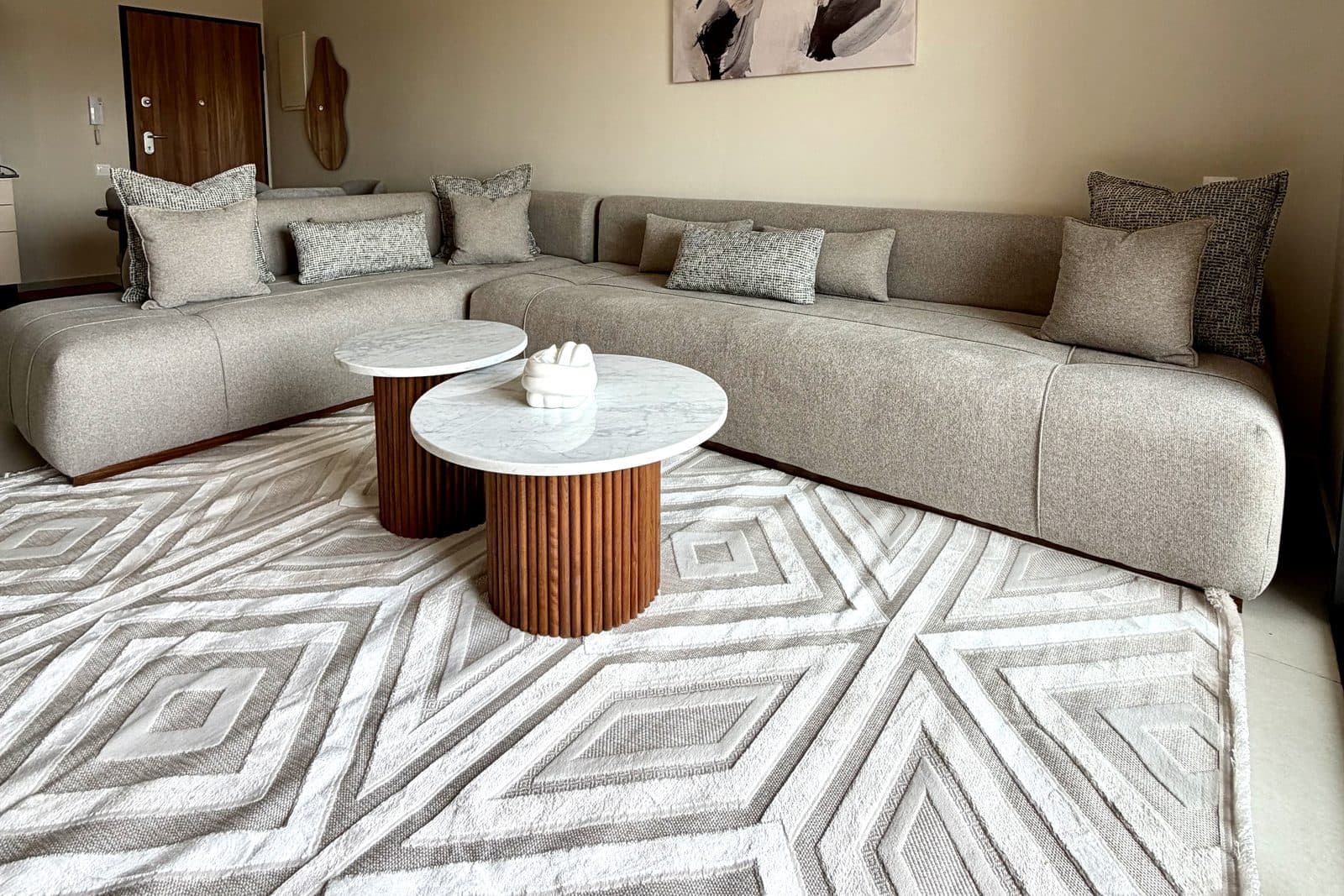Salon d'un appartement meublé à Marrakech, prêt à être mis en location