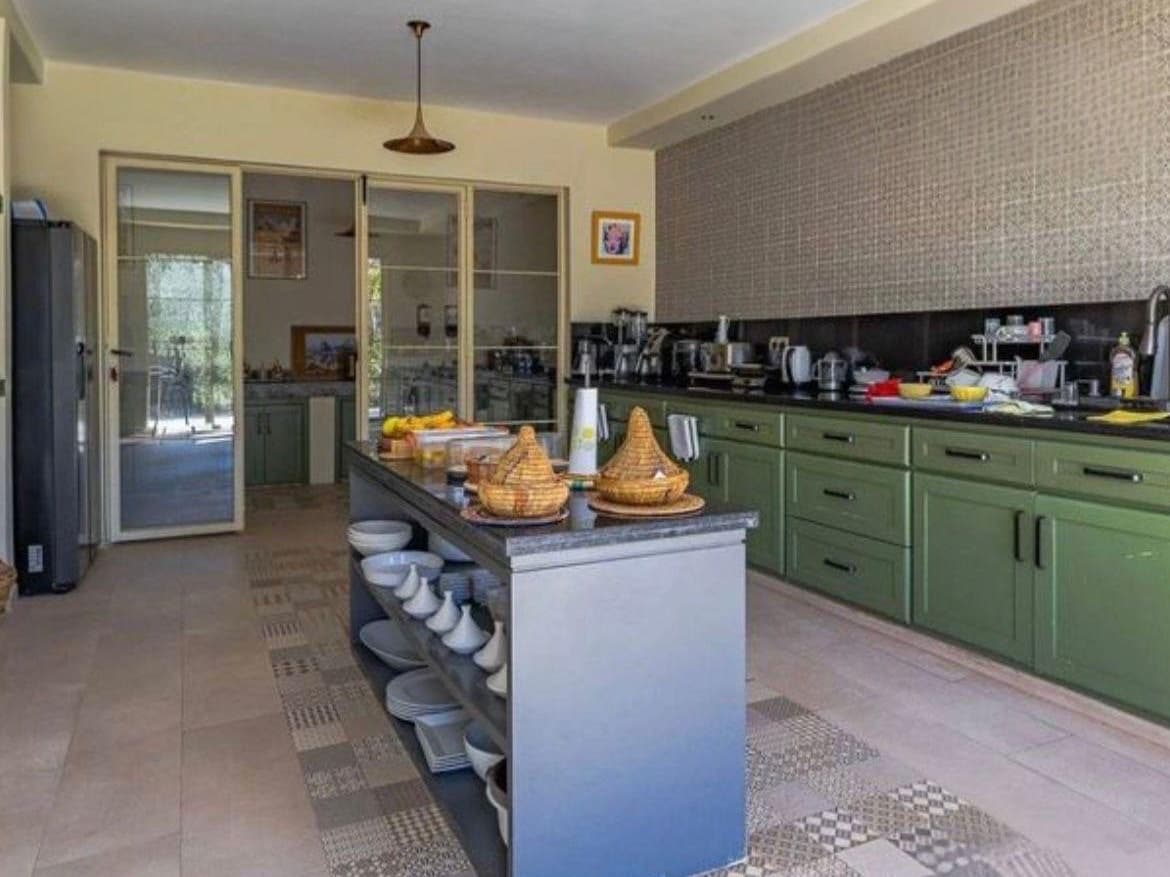 Fitted kitchen of a property managed by Hostoria in Marrakech