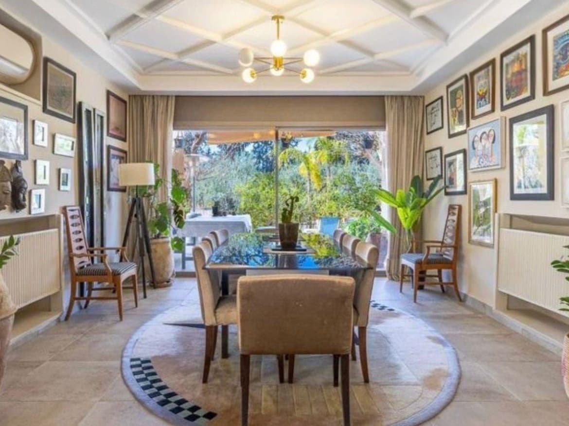 Dining room of a property managed by Hostoria in Marrakech, opening onto the garden