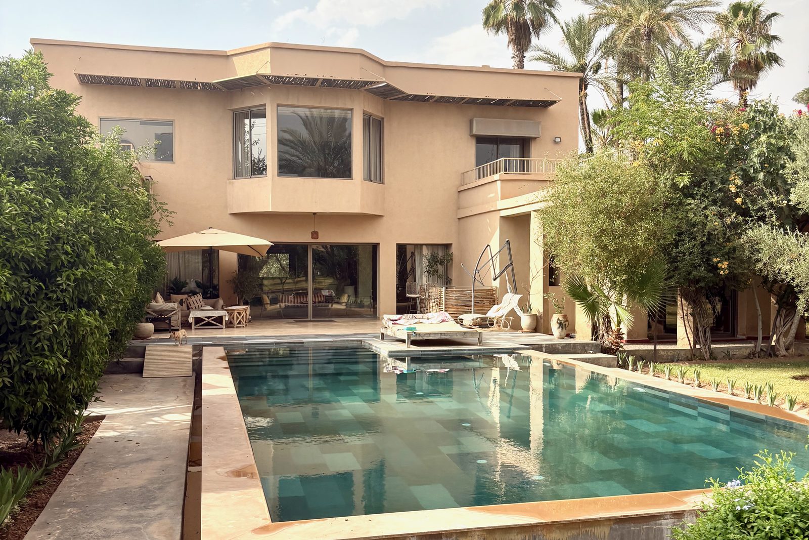 Villa avec piscine et jardin à Marrakech, dont l'entretien pèse sur le rendement net